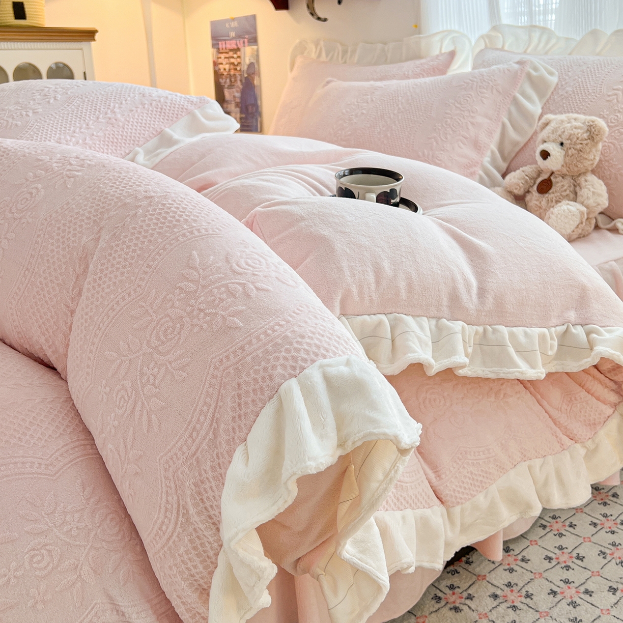 91家纺网 家纺一手货源 找家纺 （总）安哆啦家纺 2025新款法式雕花牛奶绒花边四件套