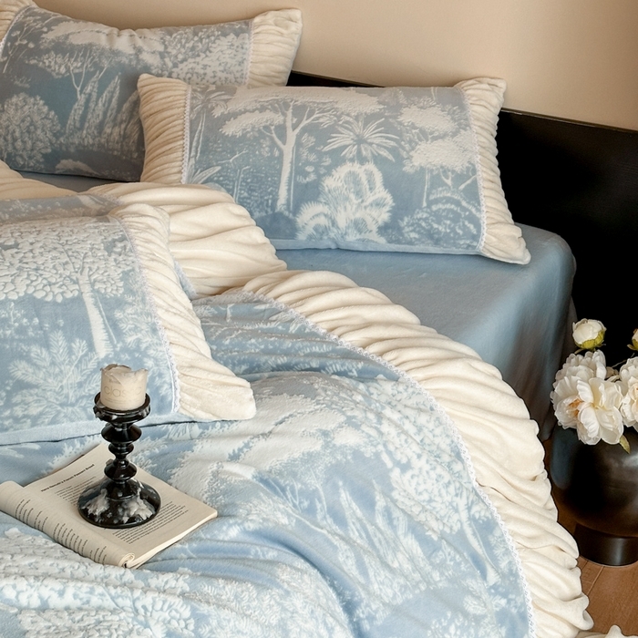 91家纺网 家纺一手货源 找家纺 （总）索飞特家纺 2025新款秋冬法式牛奶绒皱皱边雕花四件套