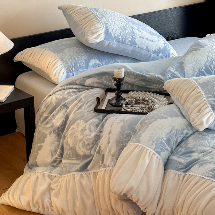 91家纺网 家纺一手货源 找家纺 （总）索飞特家纺 2025新款秋冬法式牛奶绒皱皱边雕花四件套