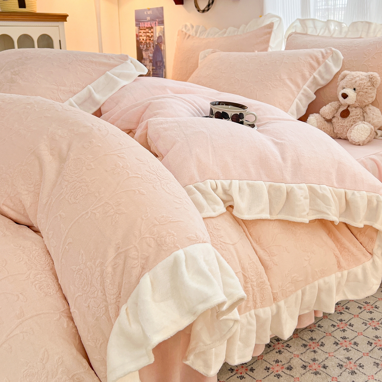 安哆啦家纺 2025新款法式雕花牛奶绒花边四件套 彼岸花-粉