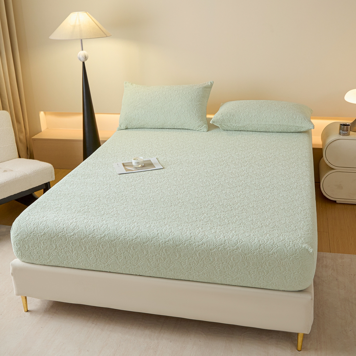 91家纺网 家纺一手货源 找家纺 乐美家纺 2025新款A类高克重牛奶绒雕花床笠三件套 那片花海（绿）