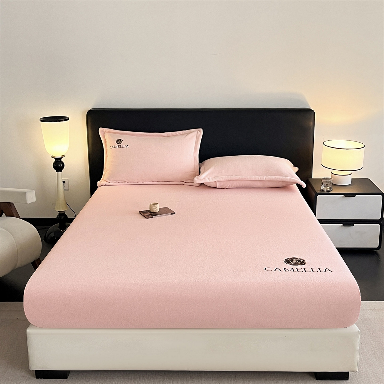 91家纺网 家纺一手货源 找家纺 （总）笙意家纺 2025新款A类牛奶绒海獭绒加厚法式刺绣床笠