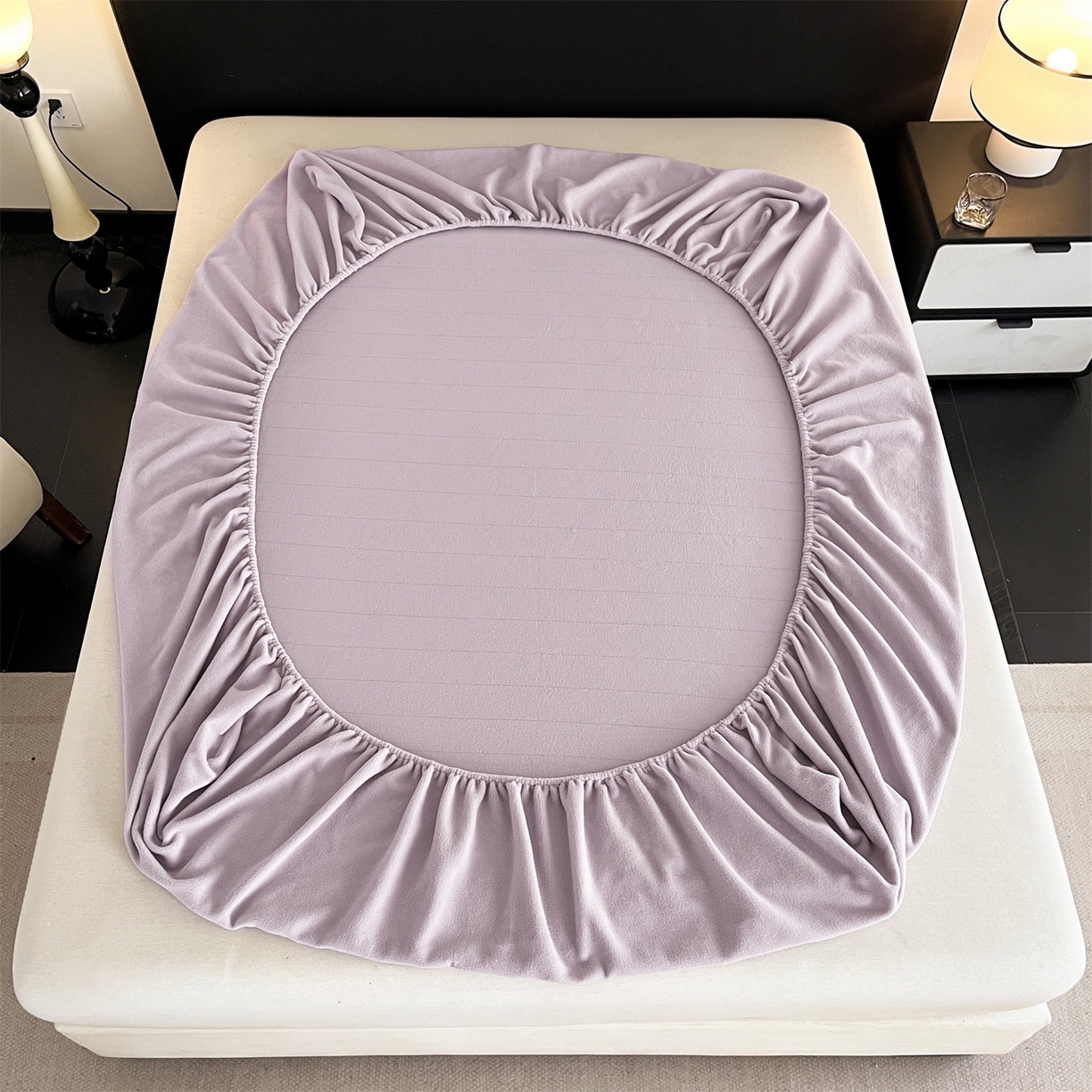 91家纺网 家纺一手货源 找家纺 笙意家纺 2025新款A类牛奶绒海獭绒加厚法式刺绣床笠 花屿-月光紫