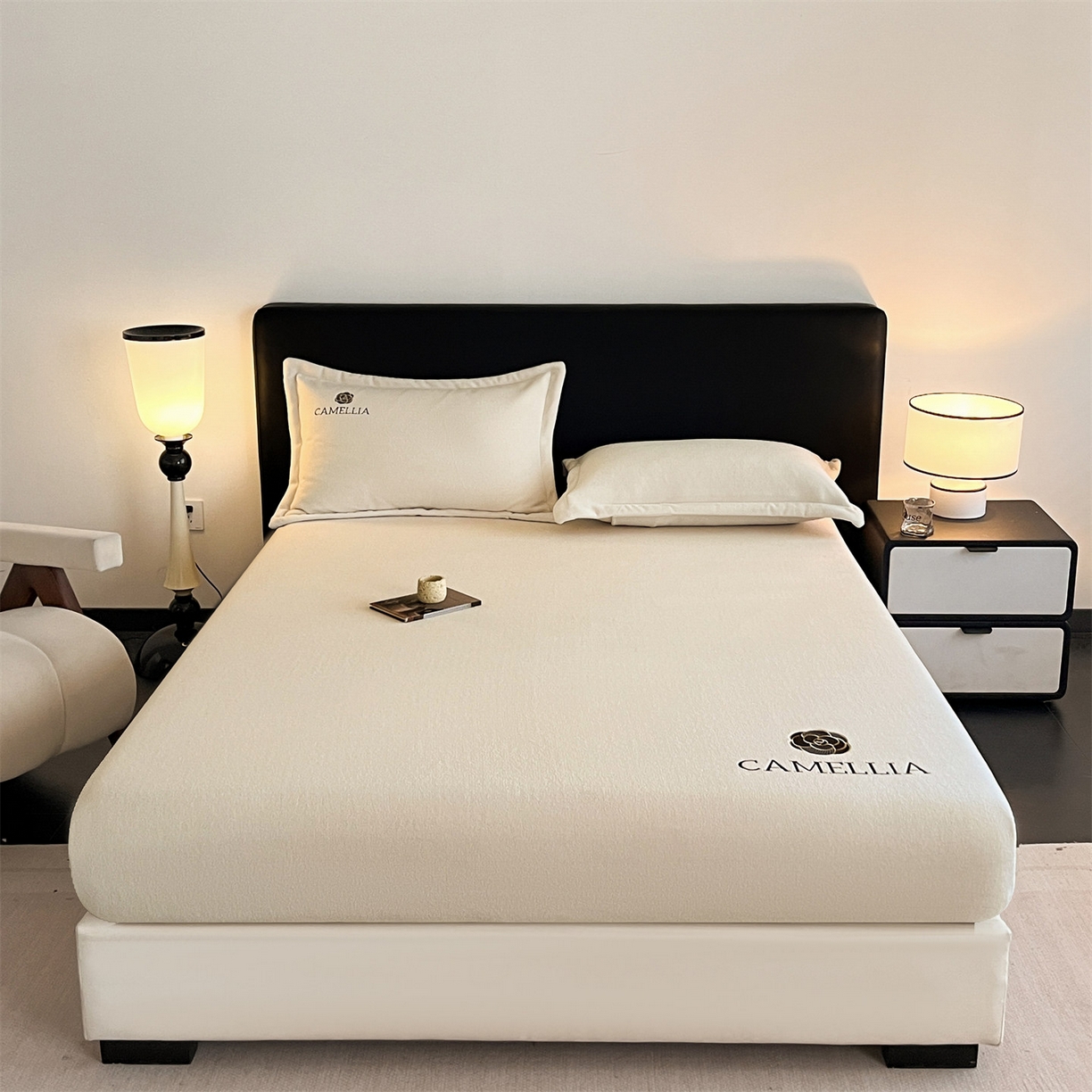 91家纺网 家纺一手货源 找家纺 笙意家纺 2025新款A类牛奶绒海獭绒加厚法式刺绣床笠 花屿-浅米色