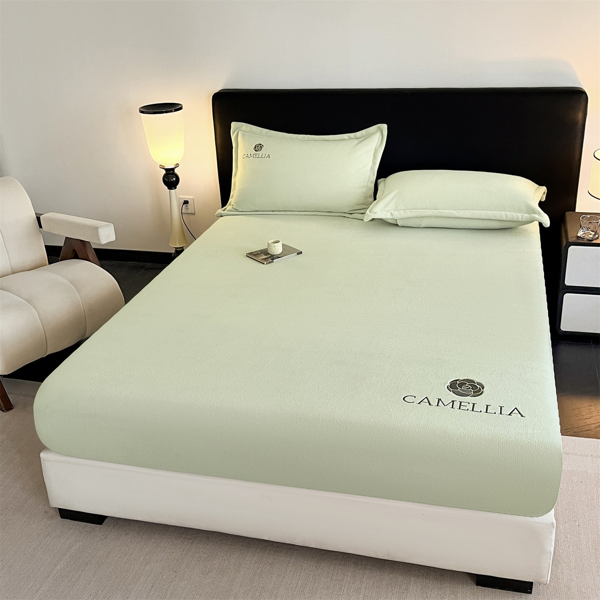 91家纺网 家纺一手货源 找家纺 笙意家纺 2025新款A类牛奶绒海獭绒加厚法式刺绣床笠 花屿-叶绿