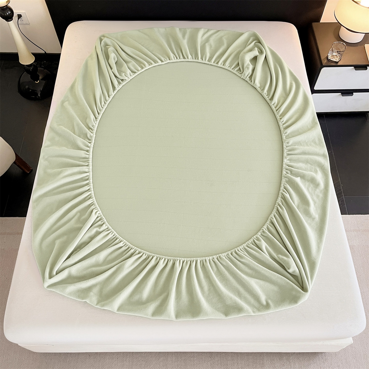 91家纺网 家纺一手货源 找家纺 笙意家纺 2025新款A类牛奶绒海獭绒加厚法式刺绣床笠 花屿-叶绿