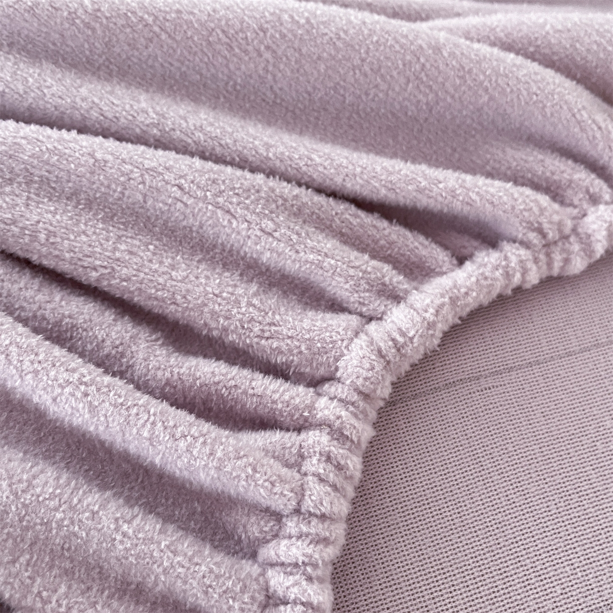 91家纺网 家纺一手货源 找家纺 笙意家纺 2025新款A类牛奶绒海獭绒加厚法式刺绣床笠 花屿-月光紫