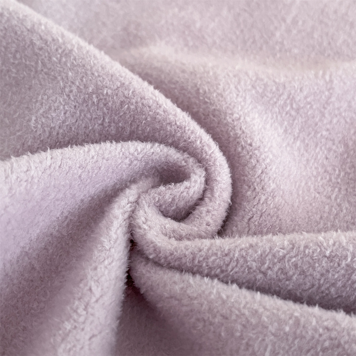 91家纺网 家纺一手货源 找家纺 笙意家纺 2025新款A类牛奶绒海獭绒加厚法式刺绣床笠 花屿-月光紫