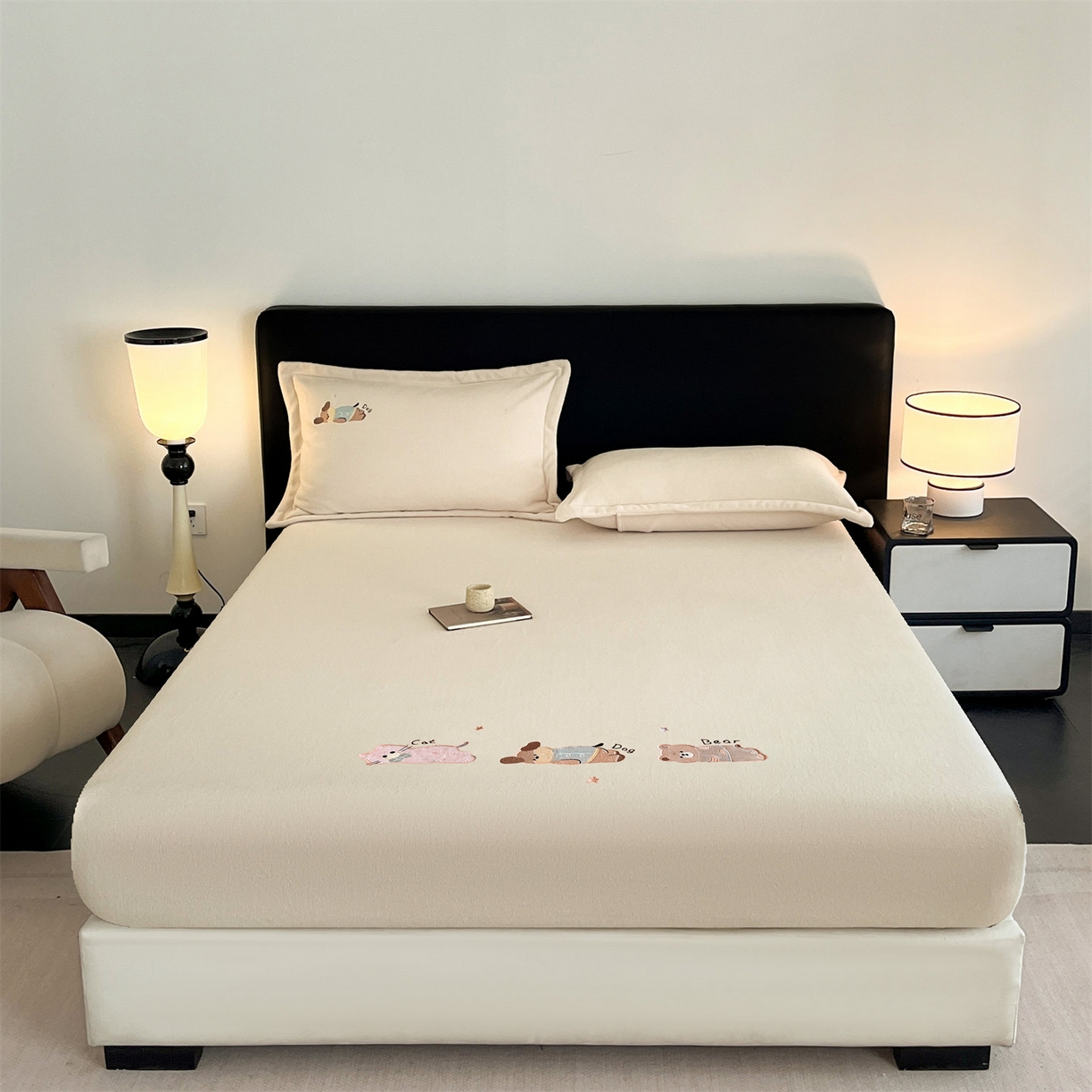 91家纺网 家纺一手货源 找家纺 笙意家纺 2025新款A类牛奶绒海獭绒卡通刺绣床笠 卡通-浅米色