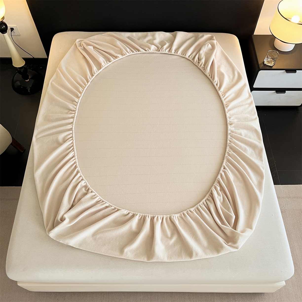 91家纺网 家纺一手货源 找家纺 笙意家纺 2025新款A类牛奶绒海獭绒卡通刺绣床笠 卡通-浅米色