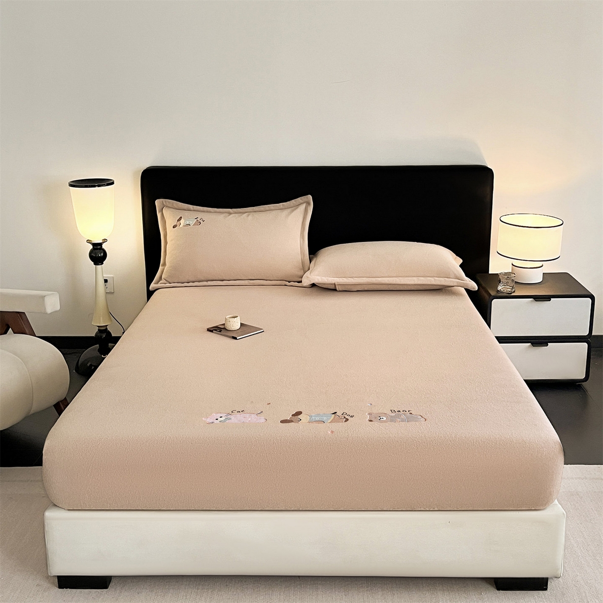 91家纺网 家纺一手货源 找家纺 （总）笙意家纺 2025新款A类牛奶绒海獭绒卡通刺绣床笠