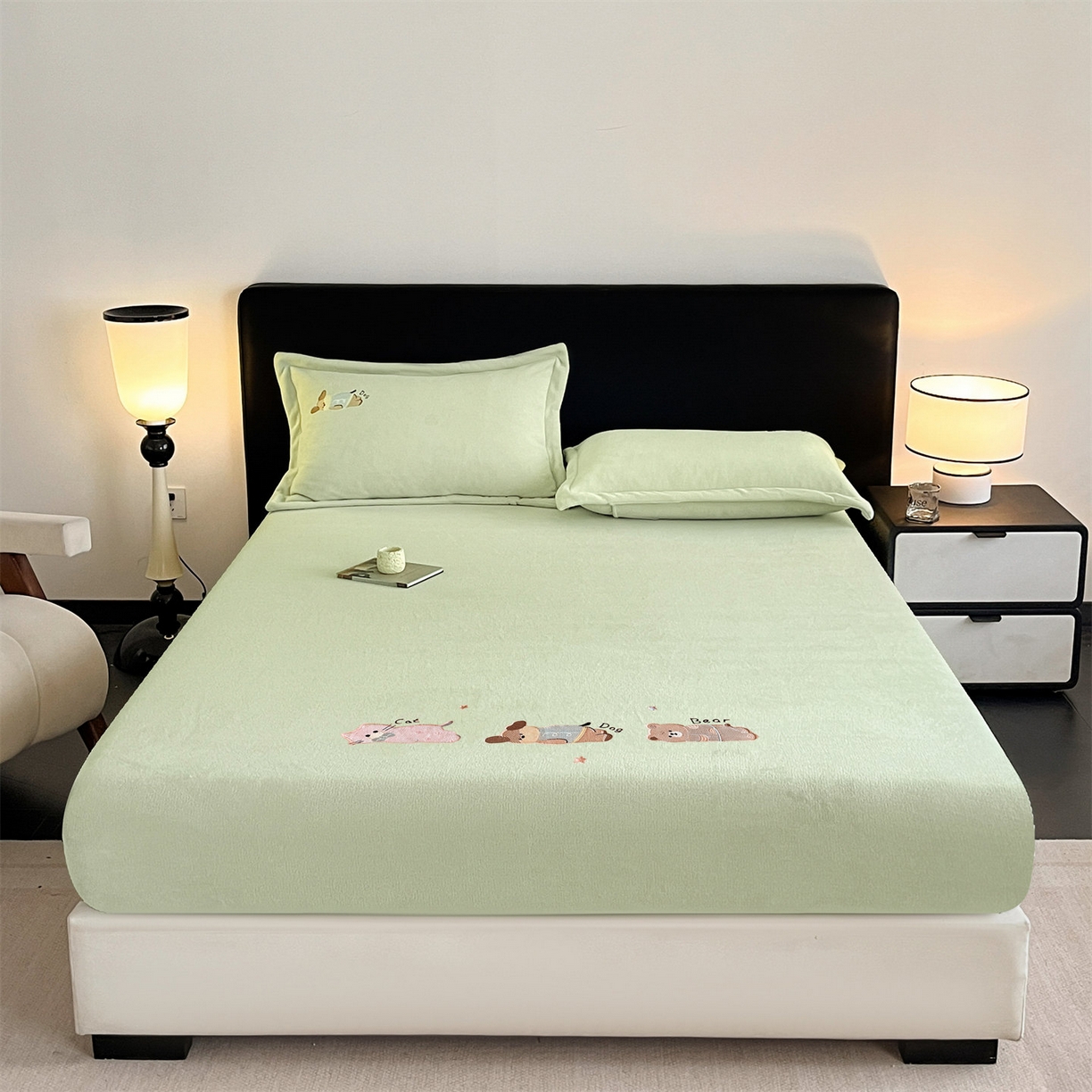 91家纺网 家纺一手货源 找家纺 笙意家纺 2025新款A类牛奶绒海獭绒卡通刺绣床笠 卡通-叶绿