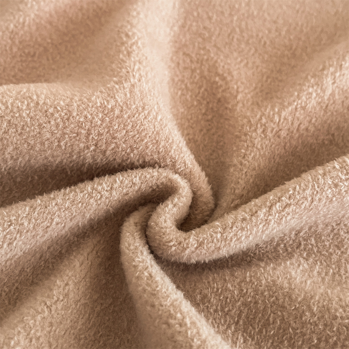 91家纺网 家纺一手货源 找家纺 笙意家纺 2025新款A类牛奶绒海獭绒加厚法式刺绣床笠 花屿-驼色