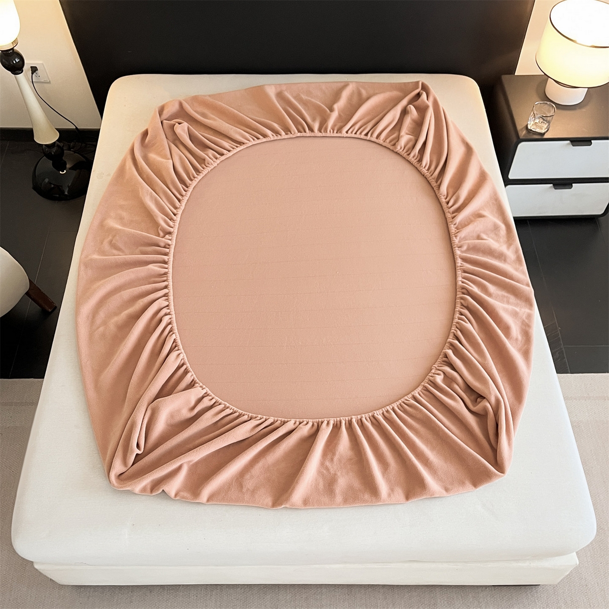 91家纺网 家纺一手货源 找家纺 笙意家纺 2025新款A类牛奶绒海獭绒加厚法式刺绣床笠 花屿-香槟金