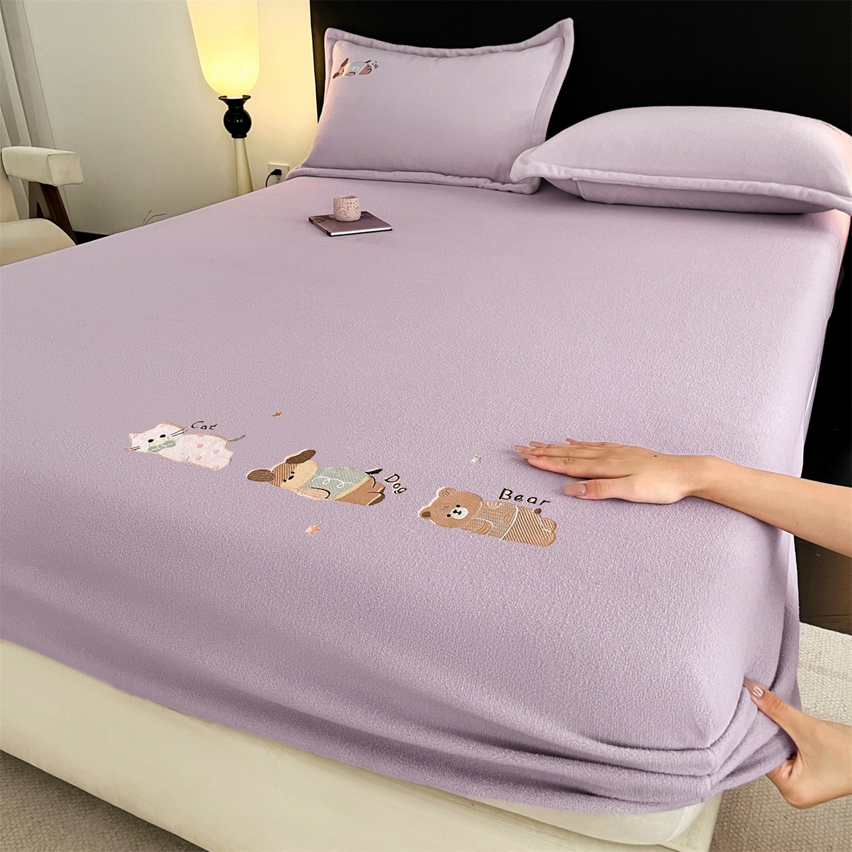 91家纺网 家纺一手货源 找家纺 （总）笙意家纺 2025新款A类牛奶绒海獭绒卡通刺绣床笠