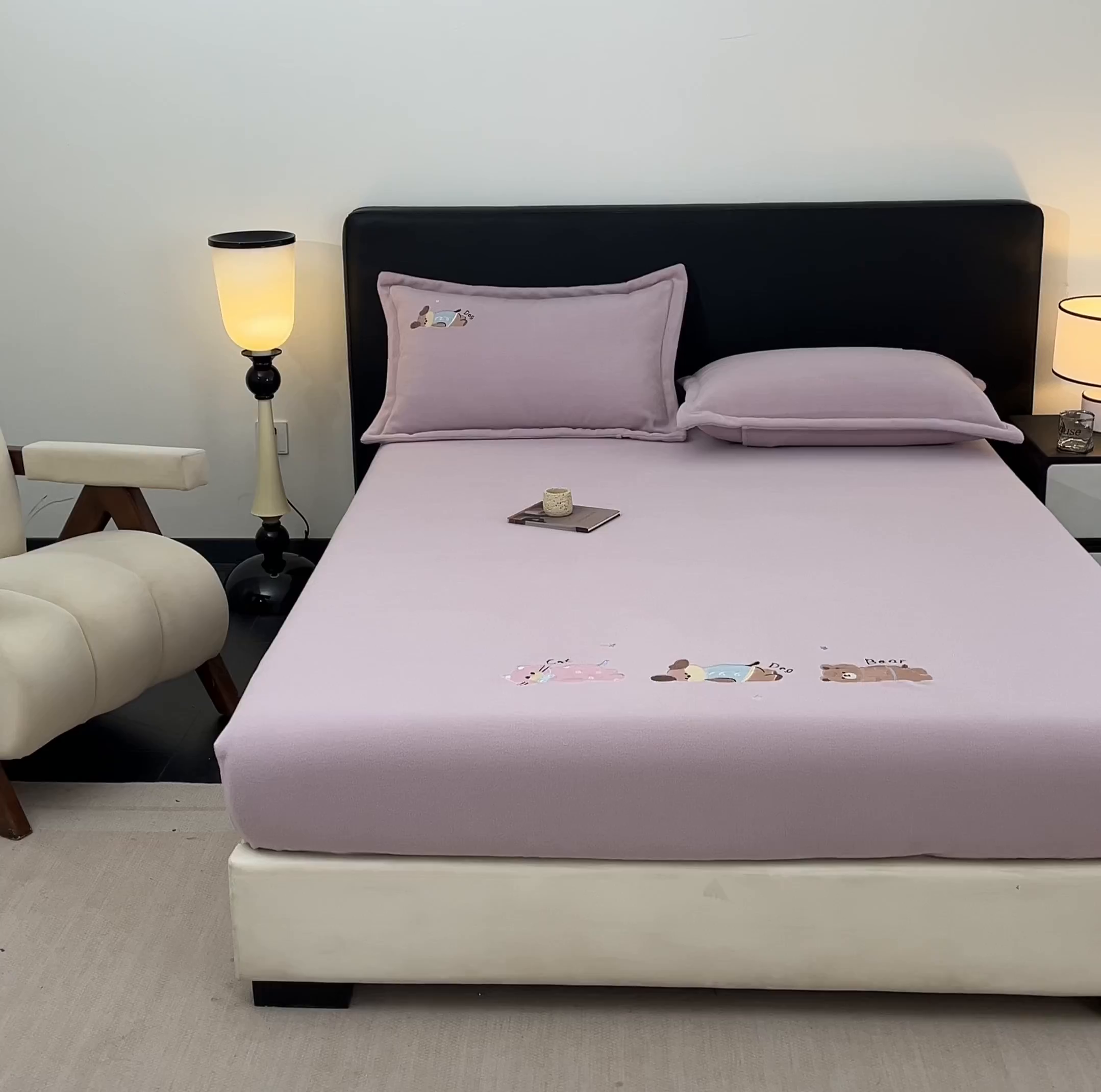 91家纺网 家纺一手货源 找家纺 笙意家纺 2025新款A类牛奶绒海獭绒卡通刺绣床笠 卡通-月光紫