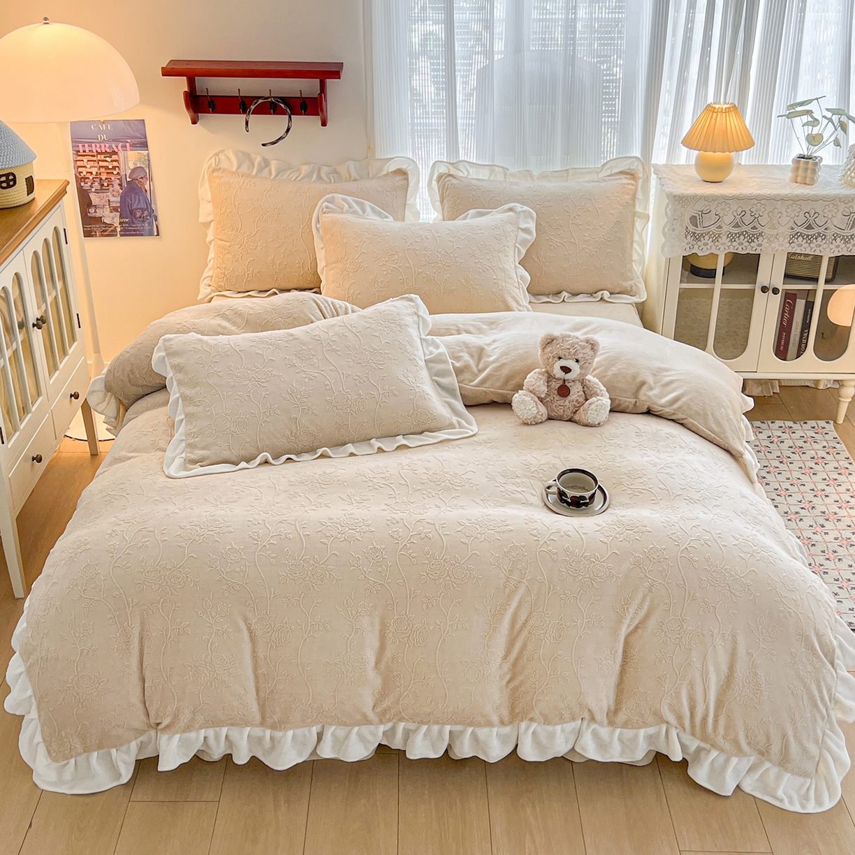 91家纺网 家纺一手货源 找家纺 安哆啦家纺 2025新款法式雕花牛奶绒花边四件套 彼岸花-咖