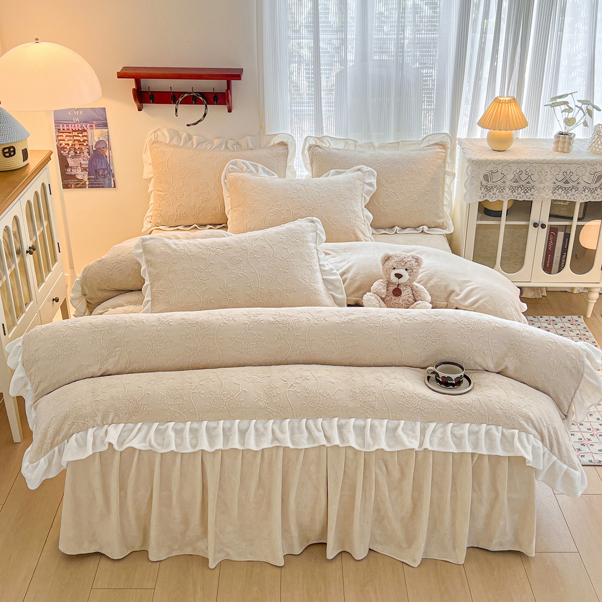 91家纺网 家纺一手货源 找家纺 安哆啦家纺 2025新款法式雕花牛奶绒花边四件套 彼岸花-咖