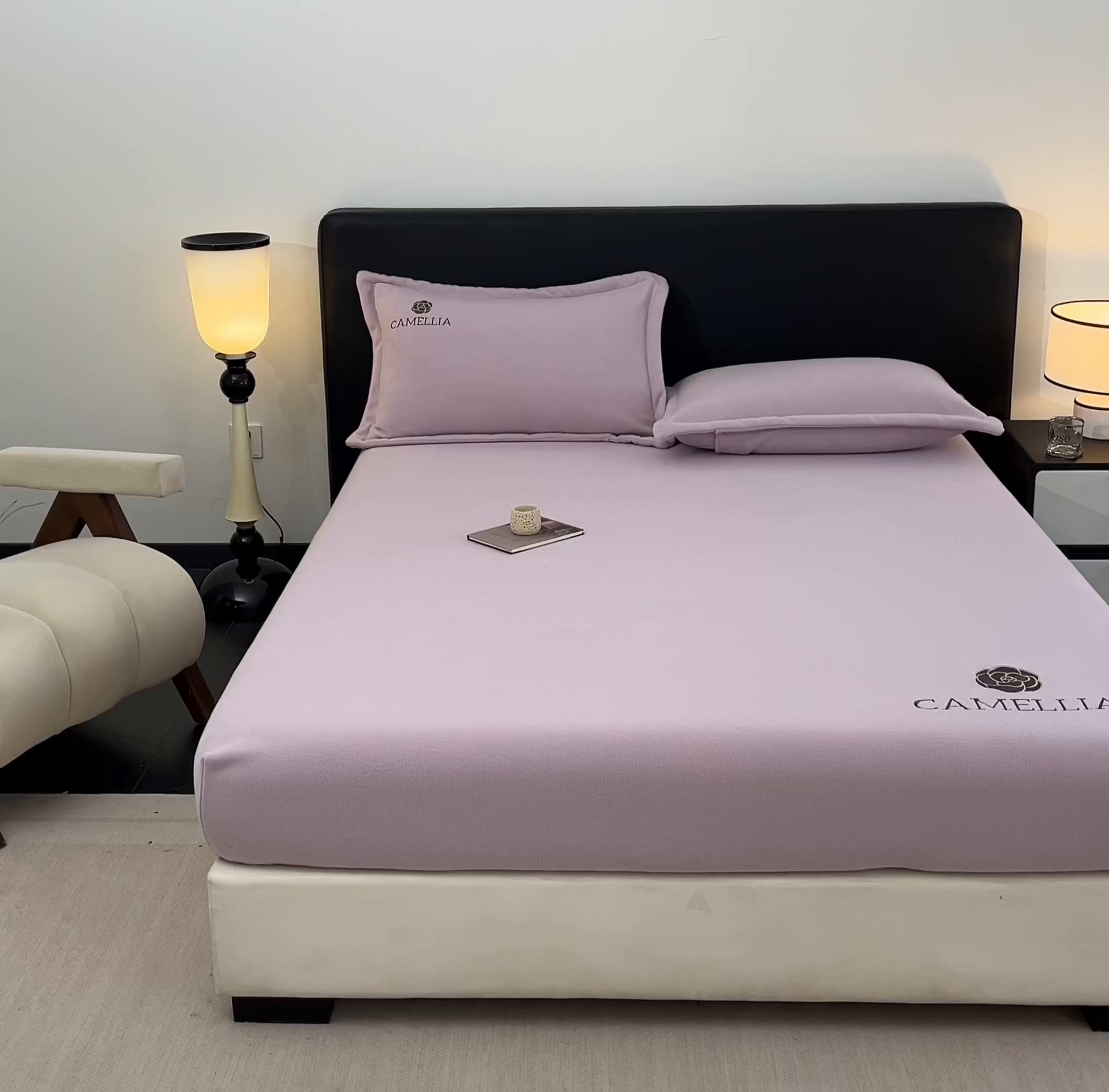 91家纺网 家纺一手货源 找家纺 笙意家纺 2025新款A类牛奶绒海獭绒加厚法式刺绣床笠 花屿-月光紫