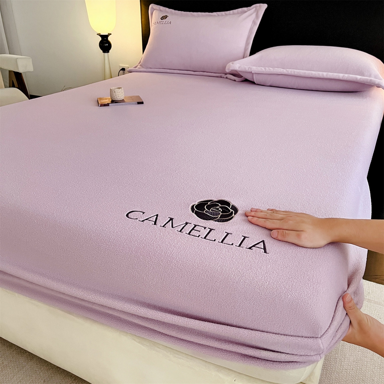 91家纺网 家纺一手货源 找家纺 （总）笙意家纺 2025新款A类牛奶绒海獭绒加厚法式刺绣床笠