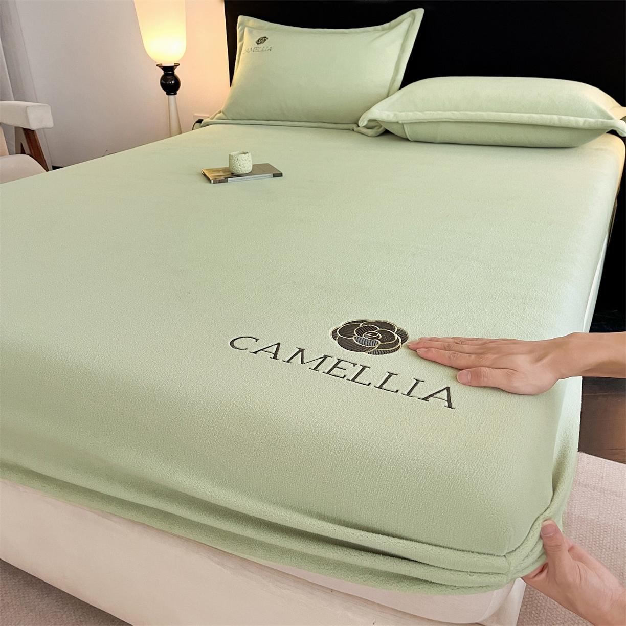 笙意家纺 2025新款A类牛奶绒海獭绒加厚法式刺绣床笠 花屿-叶绿