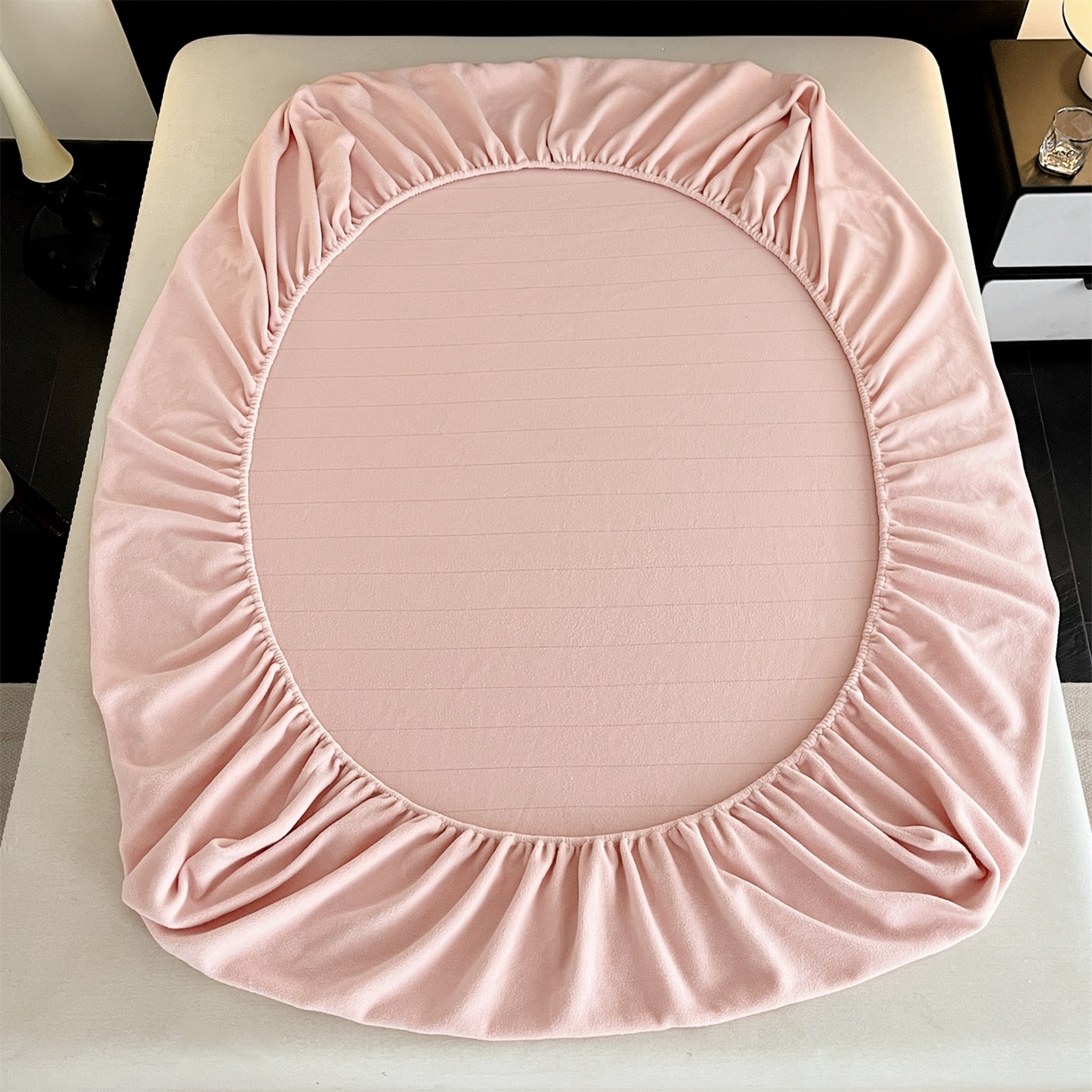 91家纺网 家纺一手货源 找家纺 （总）笙意家纺 2025新款A类牛奶绒海獭绒加厚法式刺绣床笠