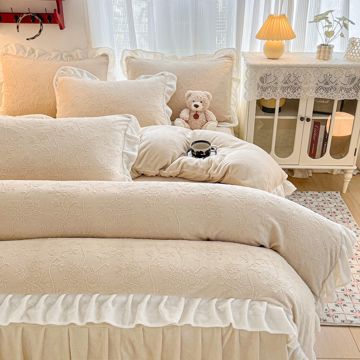 91家纺网 家纺一手货源 找家纺 安哆啦家纺 2025新款法式雕花牛奶绒花边四件套 彼岸花-咖