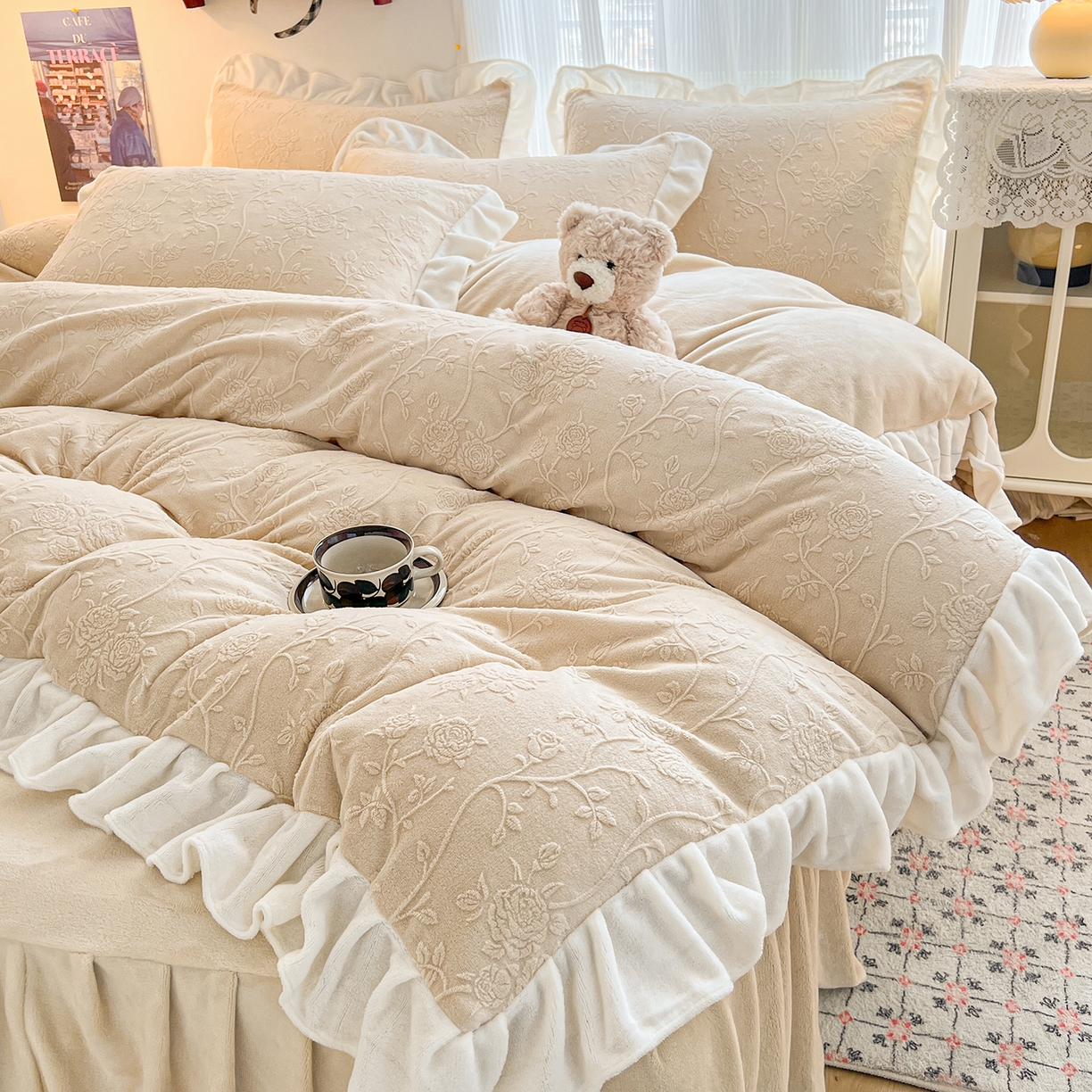 91家纺网 家纺一手货源 找家纺 安哆啦家纺 2025新款法式雕花牛奶绒花边四件套 彼岸花-咖