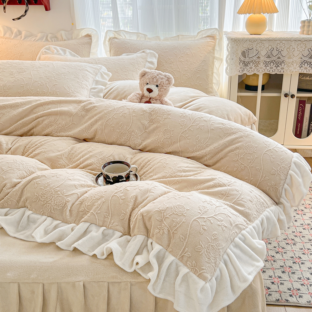 91家纺网 家纺一手货源 找家纺 安哆啦家纺 2025新款法式雕花牛奶绒花边四件套 彼岸花-咖