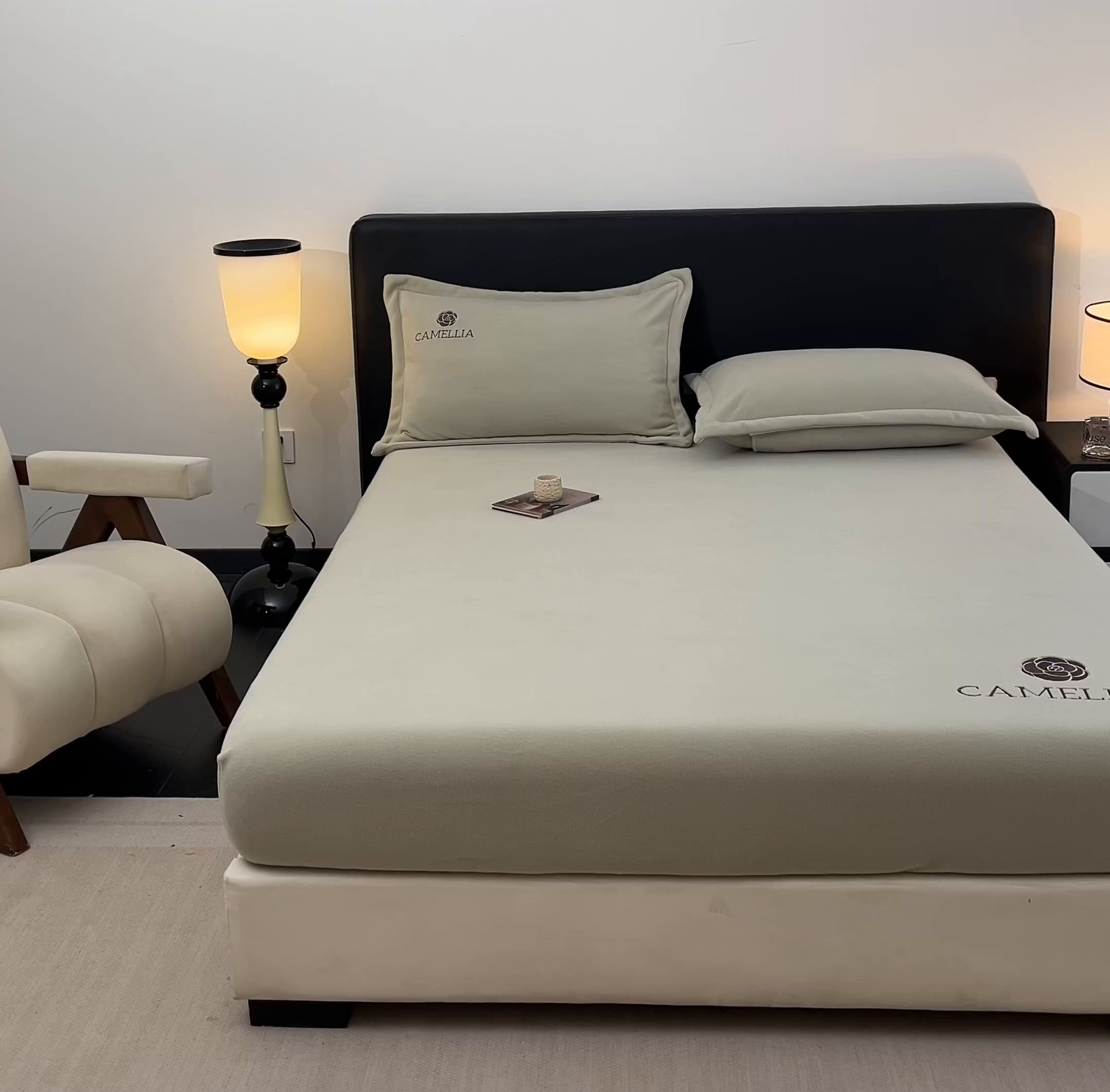 91家纺网 家纺一手货源 找家纺 笙意家纺 2025新款A类牛奶绒海獭绒加厚法式刺绣床笠 花屿-叶绿