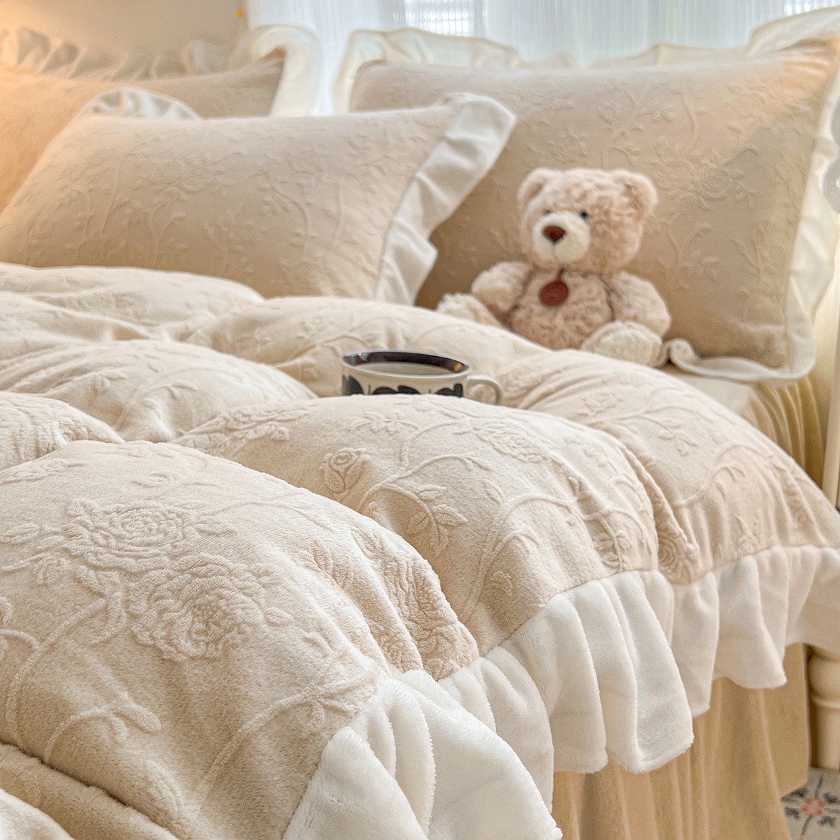 91家纺网 家纺一手货源 找家纺 安哆啦家纺 2025新款法式雕花牛奶绒花边四件套 彼岸花-咖