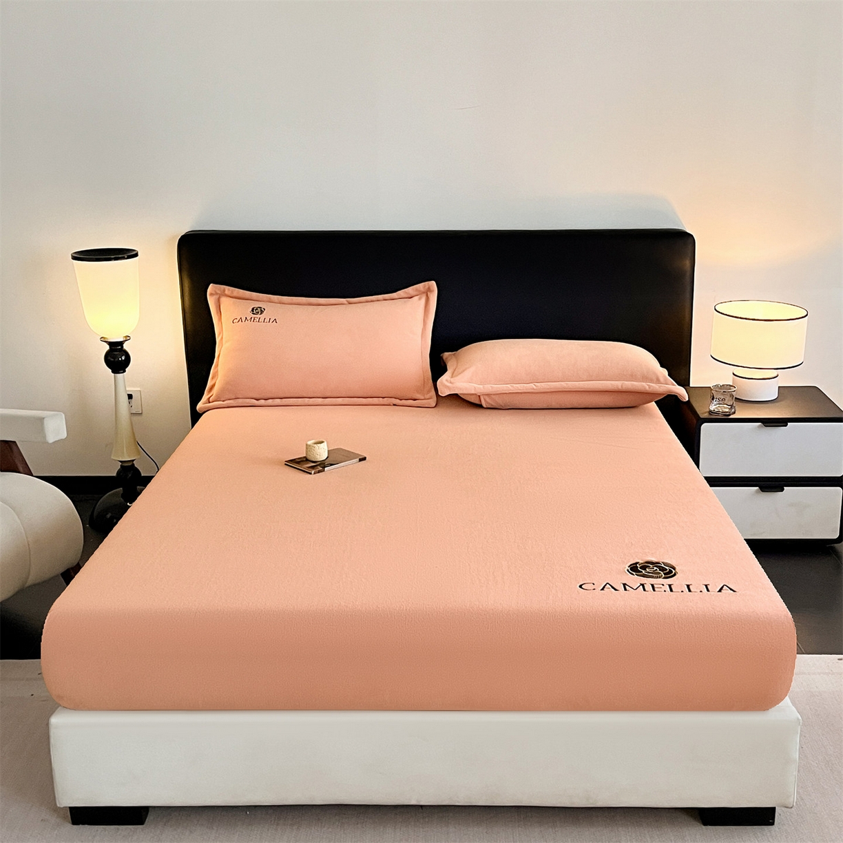 91家纺网 家纺一手货源 找家纺 笙意家纺 2025新款A类牛奶绒海獭绒加厚法式刺绣床笠 花屿-香槟金