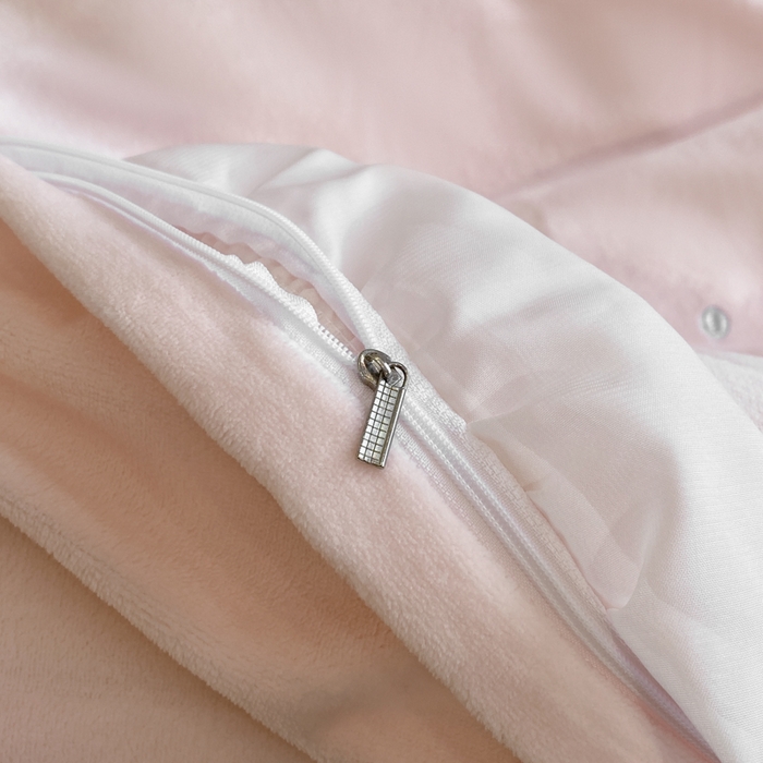 91家纺网 家纺一手货源 找家纺 木子家纺 2025新款牛奶绒纯色刺绣花边四件套 轻罗粉