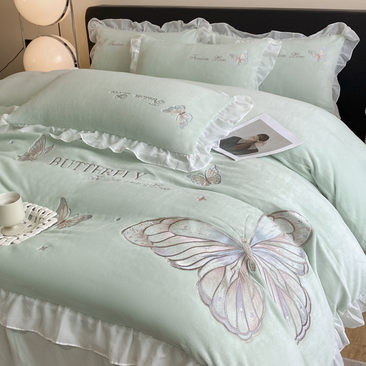 91家纺网 家纺一手货源 找家纺 木子家纺 2025新款牛奶绒纯色刺绣花边四件套 美蝶绿