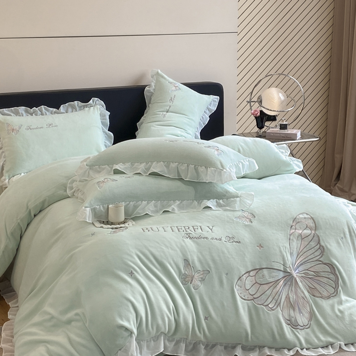 91家纺网 家纺一手货源 找家纺 木子家纺 2025新款牛奶绒纯色刺绣花边四件套 美蝶绿