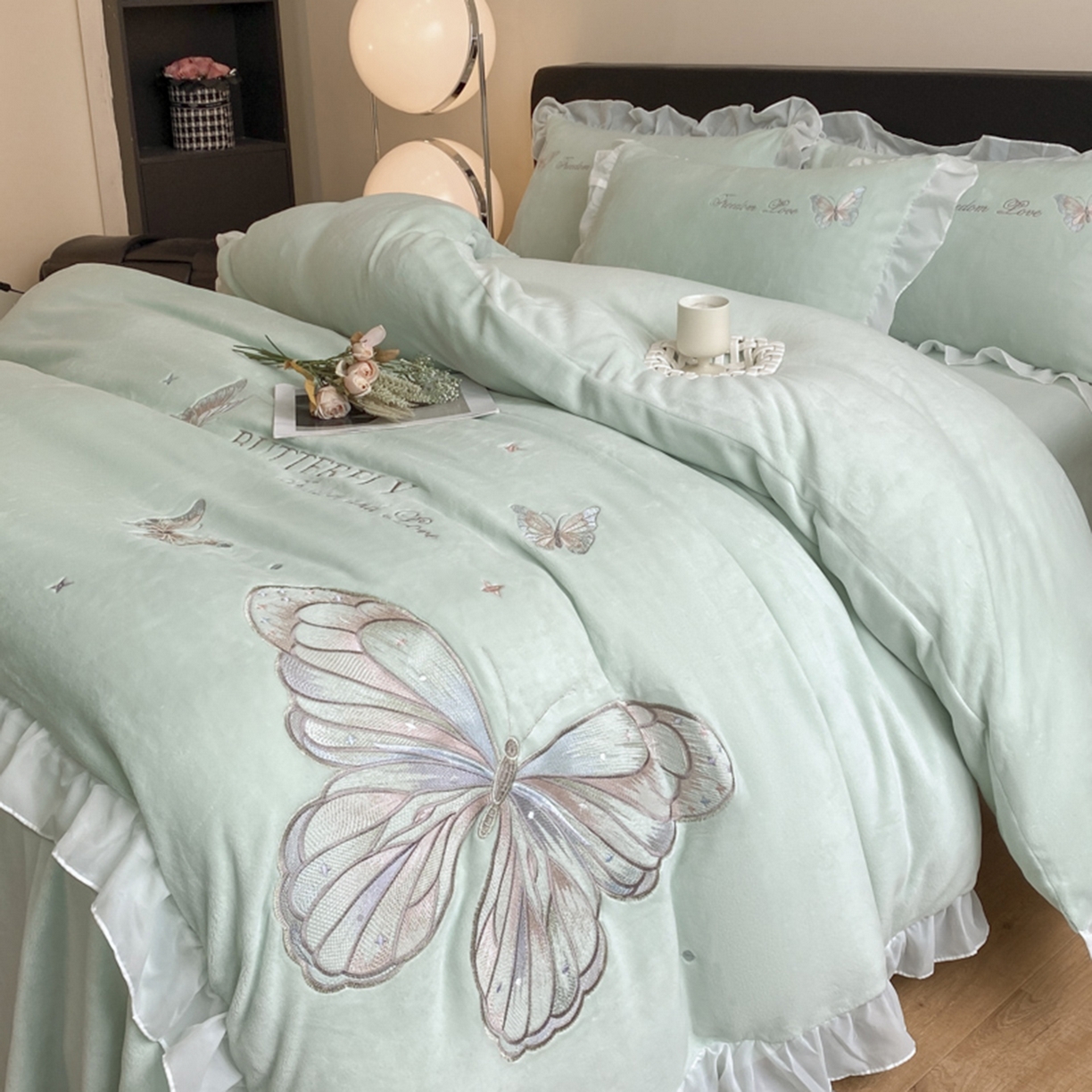 91家纺网 家纺一手货源 找家纺 木子家纺 2025新款牛奶绒纯色刺绣花边四件套 美蝶绿