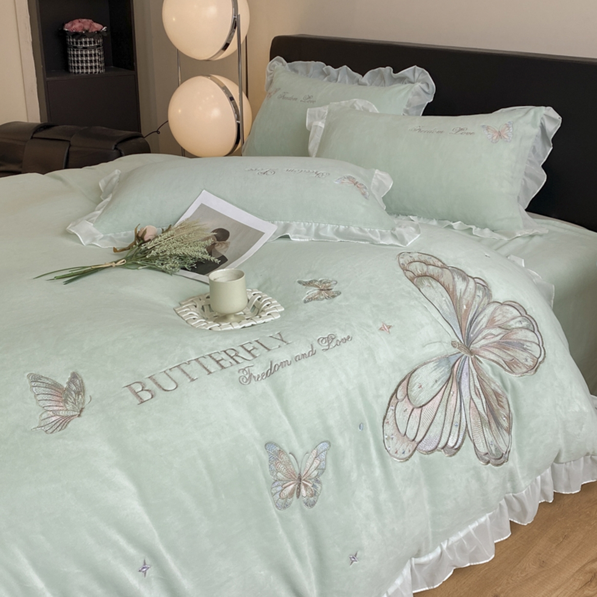 91家纺网 家纺一手货源 找家纺 木子家纺 2025新款牛奶绒纯色刺绣花边四件套 美蝶绿