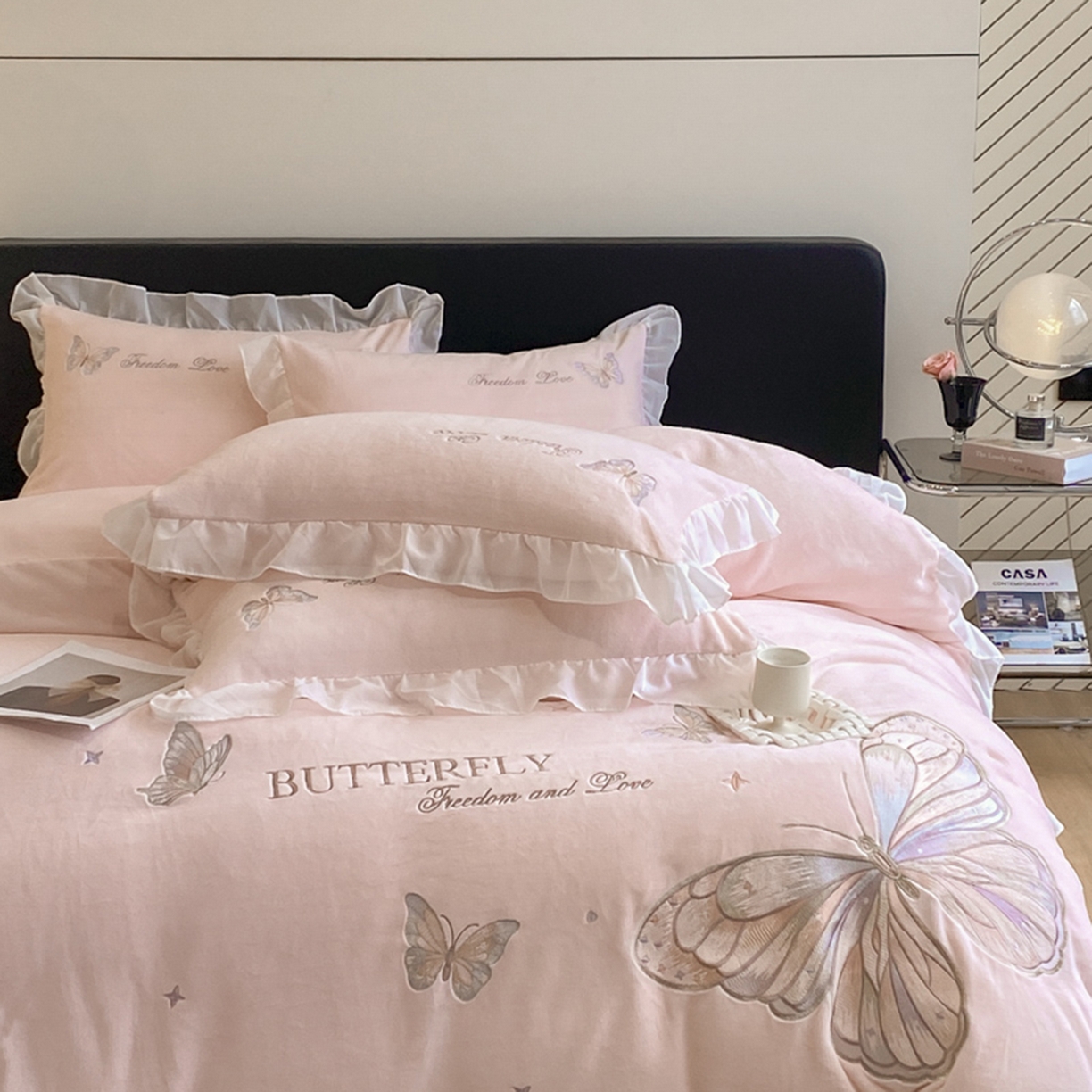 91家纺网 家纺一手货源 找家纺 木子家纺 2025新款牛奶绒纯色刺绣花边四件套 轻罗粉