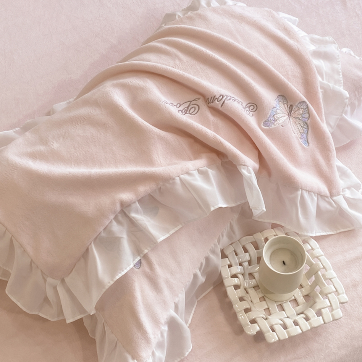 91家纺网 家纺一手货源 找家纺 木子家纺 2025新款牛奶绒纯色刺绣花边四件套 轻罗粉