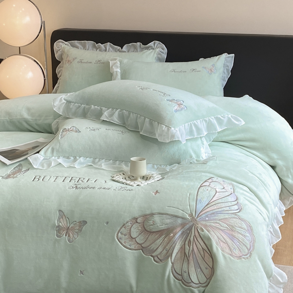 91家纺网 家纺一手货源 找家纺 木子家纺 2025新款牛奶绒纯色刺绣花边四件套 美蝶绿