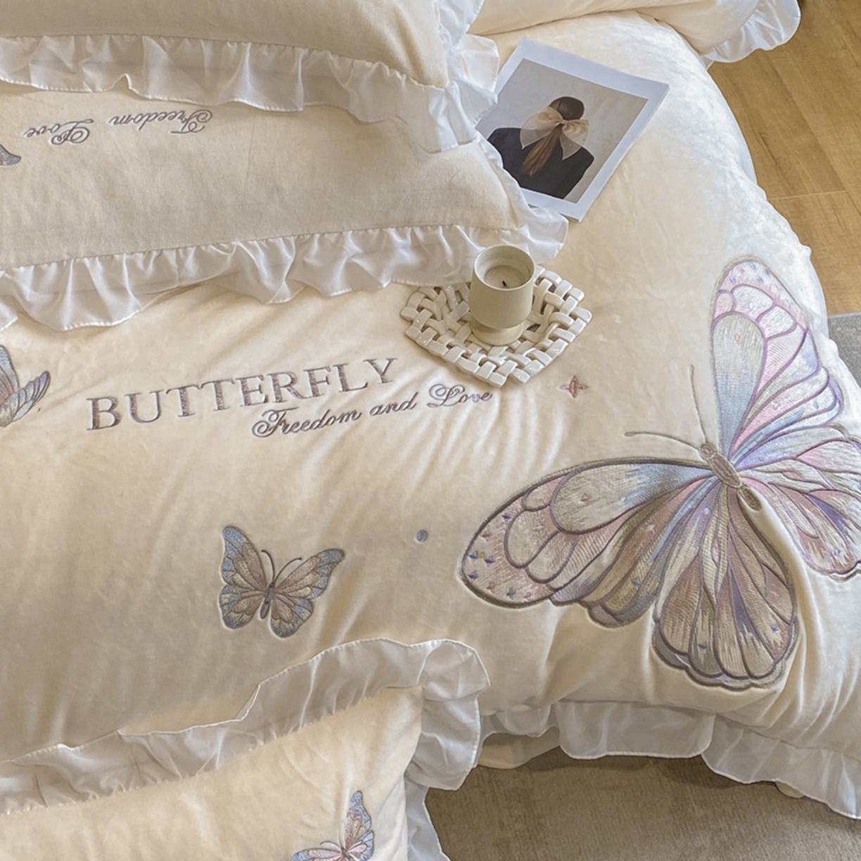 91家纺网 家纺一手货源 找家纺 木子家纺 2025新款牛奶绒纯色刺绣花边四件套 初雪白