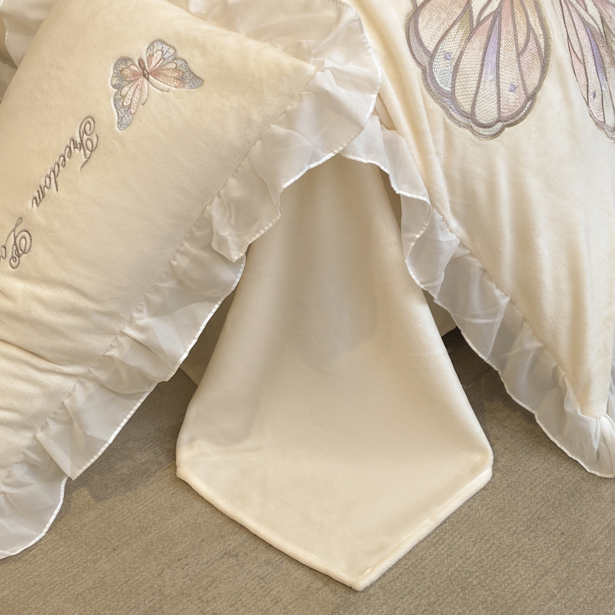 91家纺网 家纺一手货源 找家纺 （总）木子家纺 2025新款牛奶绒纯色刺绣花边四件套