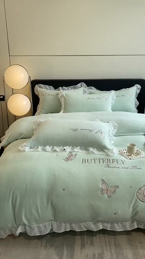 91家纺网 家纺一手货源 找家纺 木子家纺 2025新款牛奶绒纯色刺绣花边四件套 美蝶绿