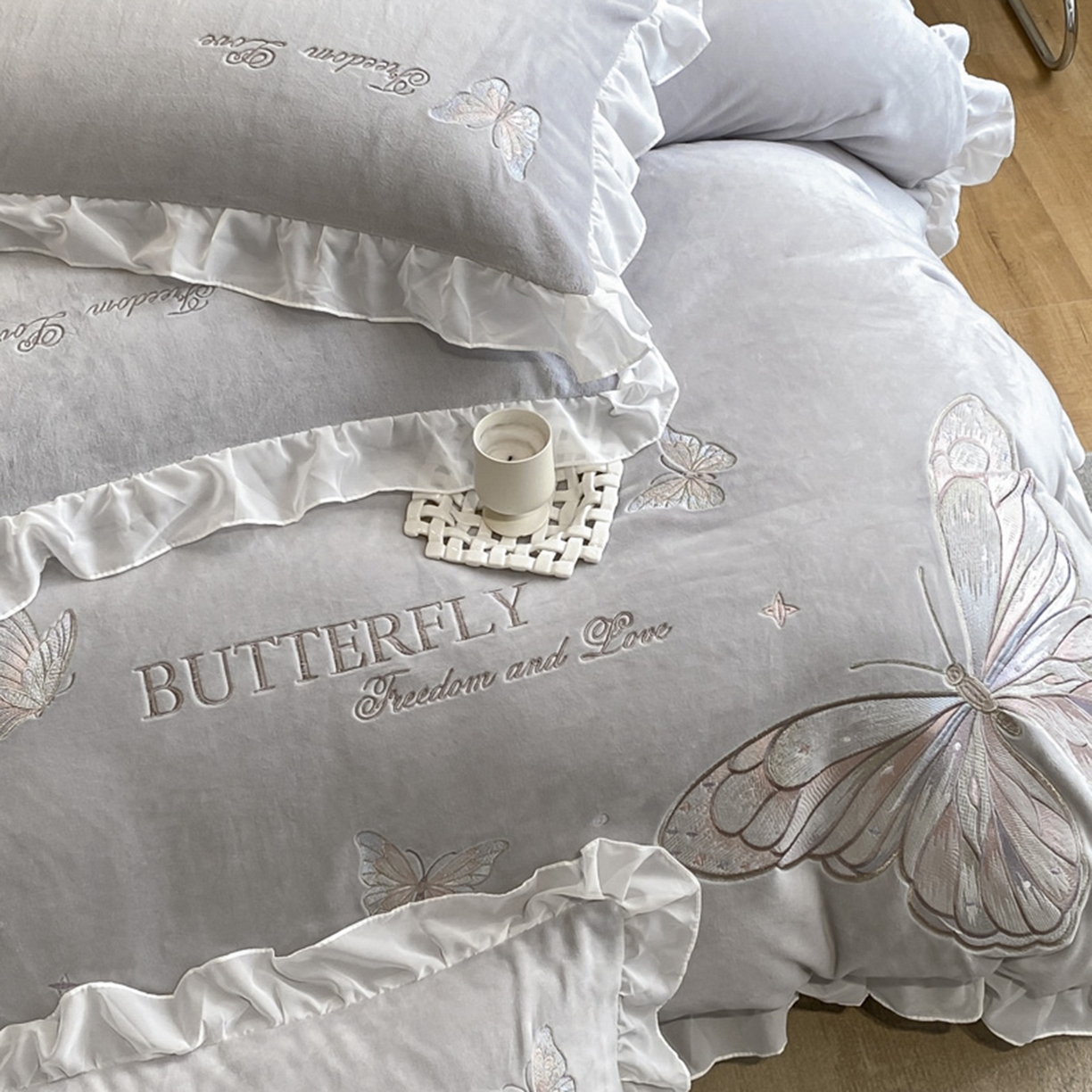 91家纺网 家纺一手货源 找家纺 木子家纺 2025新款牛奶绒纯色刺绣花边四件套 银河灰