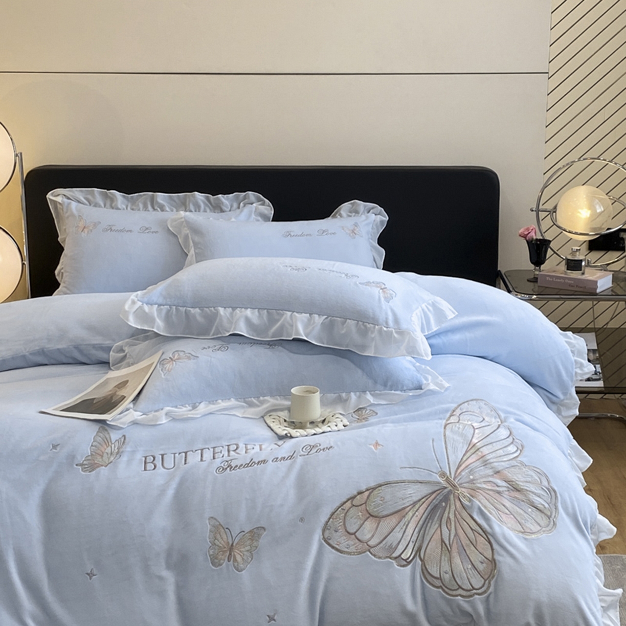 91家纺网 家纺一手货源 找家纺 木子家纺 2025新款牛奶绒纯色刺绣花边四件套 鸢尾蓝