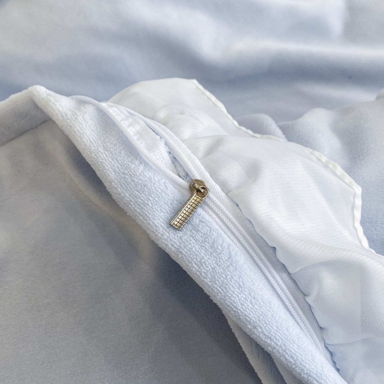 91家纺网 家纺一手货源 找家纺 木子家纺 2025新款牛奶绒纯色刺绣花边四件套 鸢尾蓝