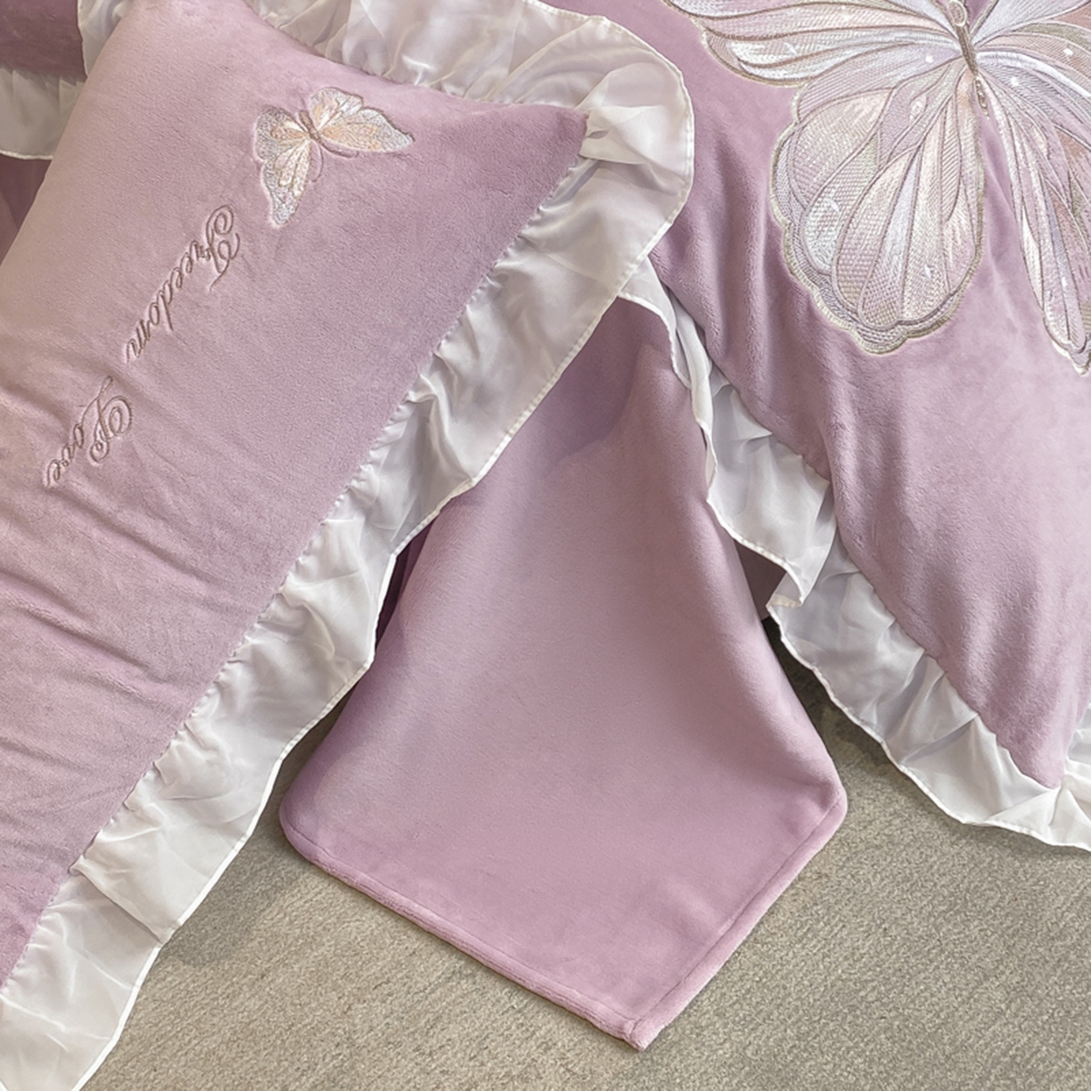 91家纺网 家纺一手货源 找家纺 木子家纺 2025新款牛奶绒纯色刺绣花边四件套 罗兰紫