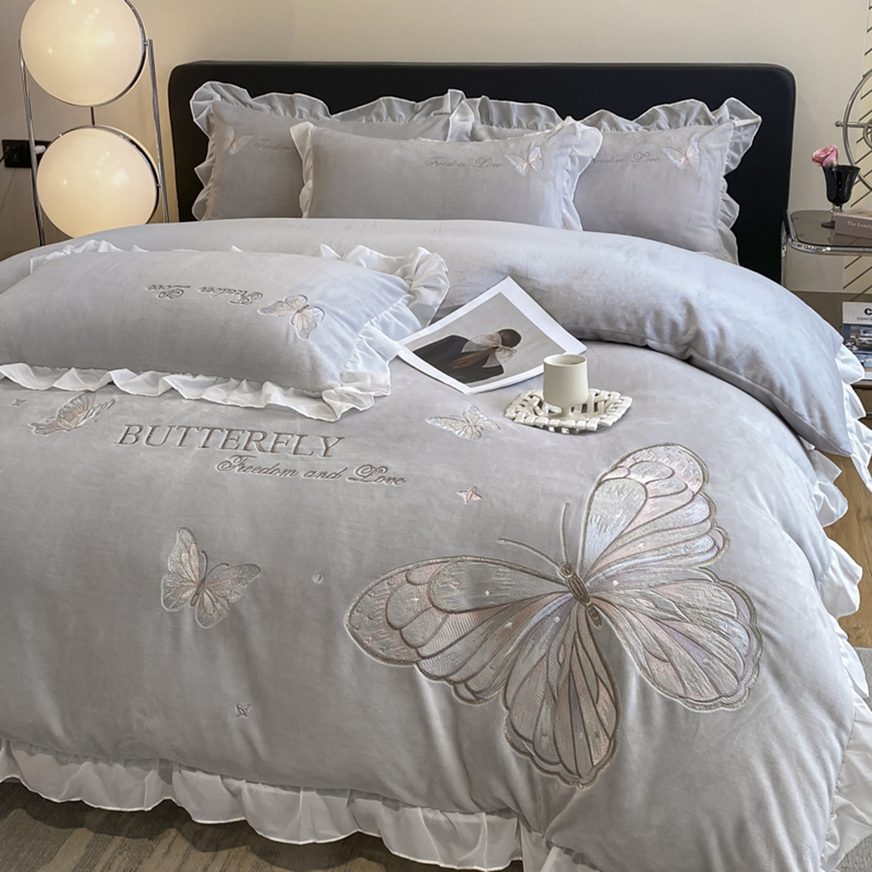 91家纺网 家纺一手货源 找家纺 木子家纺 2025新款牛奶绒纯色刺绣花边四件套 银河灰