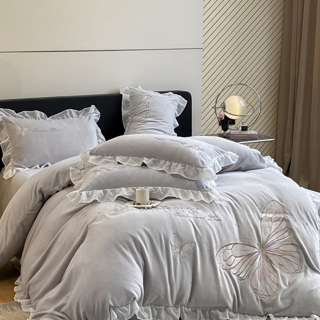 91家纺网 家纺一手货源 找家纺 木子家纺 2025新款牛奶绒纯色刺绣花边四件套 银河灰