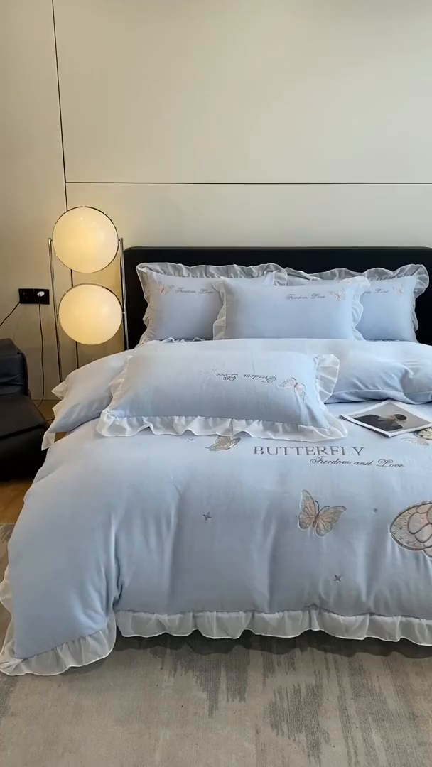 91家纺网 家纺一手货源 找家纺 木子家纺 2025新款牛奶绒纯色刺绣花边四件套 鸢尾蓝